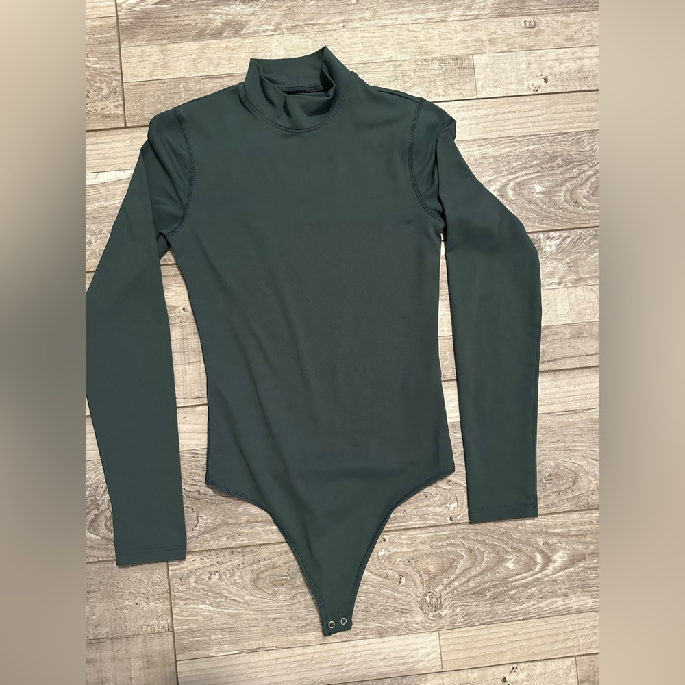 Abercrombie & Fitch Soft Matte Seamless Long-Sleeve Mockneck‎ Bodysuit Green XS - Picture 2 of 10